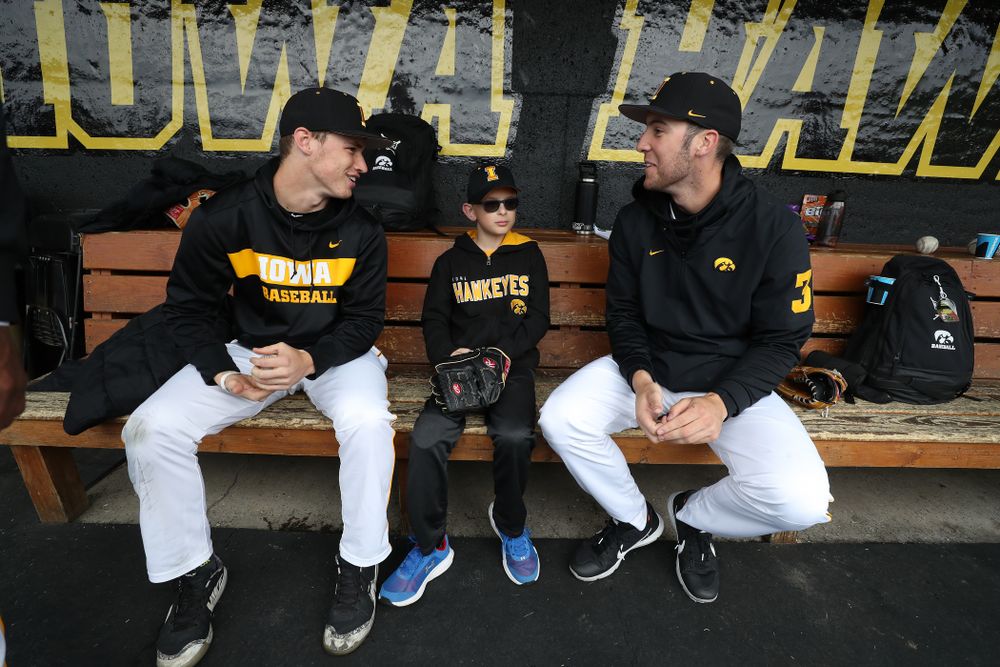 Iowa Hawkeyes Jack Dreyer (33) and Connor McCaffery (30) talk with Garret Nichols after his first pitch before the Iowa Hawkeyes game against Michigan State Sunday, May 12, 2019 at Duane Banks Field. (Brian Ray/hawkeyesports.com)