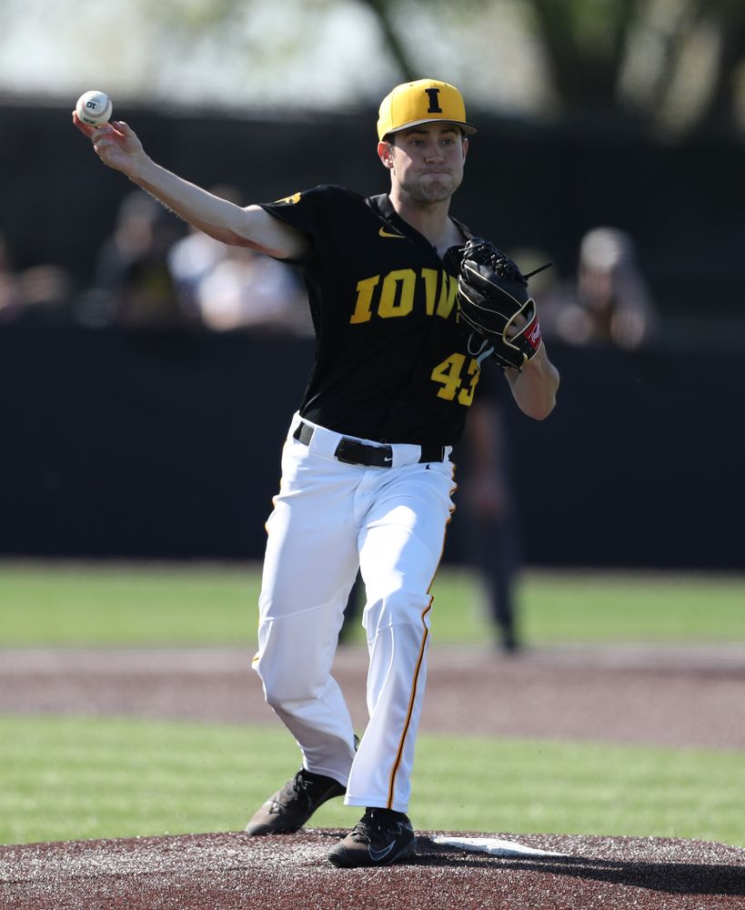 Iowa Hawkeyes Grant Leonard (43) throws to first during game two against UC Irvine Saturday, May 4, 2019 at Duane Banks Field. (Brian Ray/hawkeyesports.com)