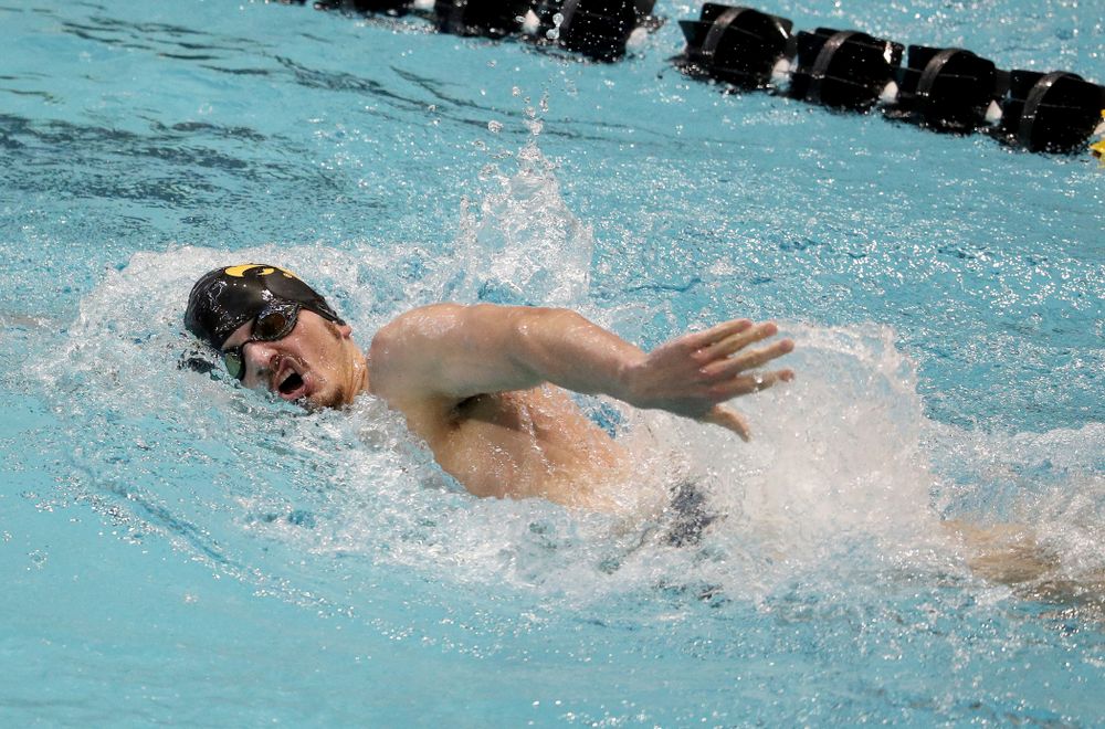 IowaÕs Tom Schab competes in the 1000-yard freestyle against Notre Dame and Illinois Saturday, January 11, 2020 at the Campus Recreation and Wellness Center.  (Brian Ray/hawkeyesports.com)