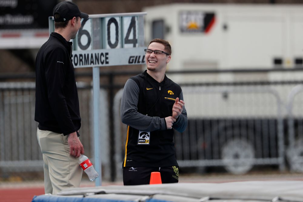 Iowa Wrestling's Spencer Lee works the high jump as he volunteers during the 2018 MUSCO Twilight Invitational  Thursday, April 12, 2018 at the Cretzmeyer Track. (Brian Ray/hawkeyesports.com)