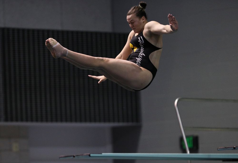 Iowa's Jacintha Thomas competes in the women's 3-meter springboard competition during the third day of the Hawkeye Invitational at the Campus Recreation and Wellness Center on November 16, 2018. (Tork Mason/hawkeyesports.com)