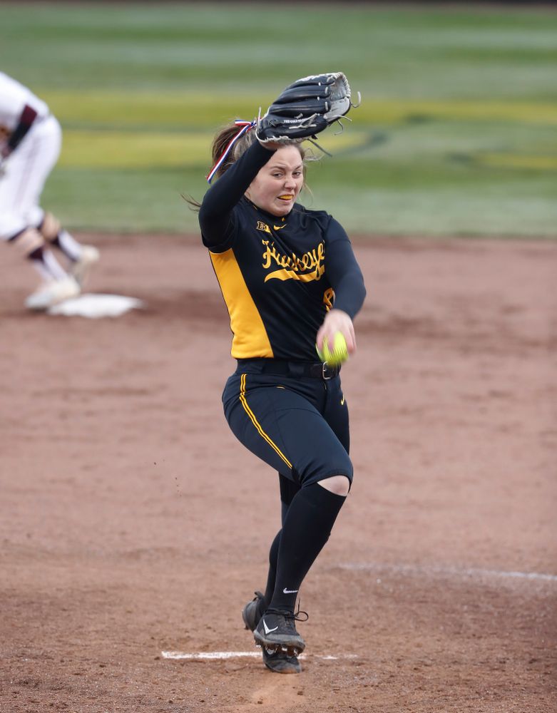 Iowa Hawkeyes starting pitcher/relief pitcher Lauren Shaw (8) against the Minnesota Golden Gophers Friday, April 13, 2018 at Bob Pearl Field. (Brian Ray/hawkeyesports.com)