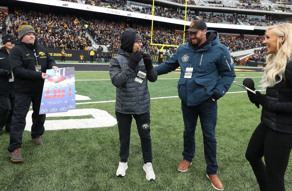 Former Hawkeye linebacker and current Denver Bronco Josey Jewel surprises former Kid Captain 
Parker Kress of Bettendorf with Super Bowl tickets during the Iowa Hawkeyes game against the Northwestern Wildcats Saturday, November 10, 2018 at Kinnick Stadium. (Brian Ray/hawkeyesports.com)