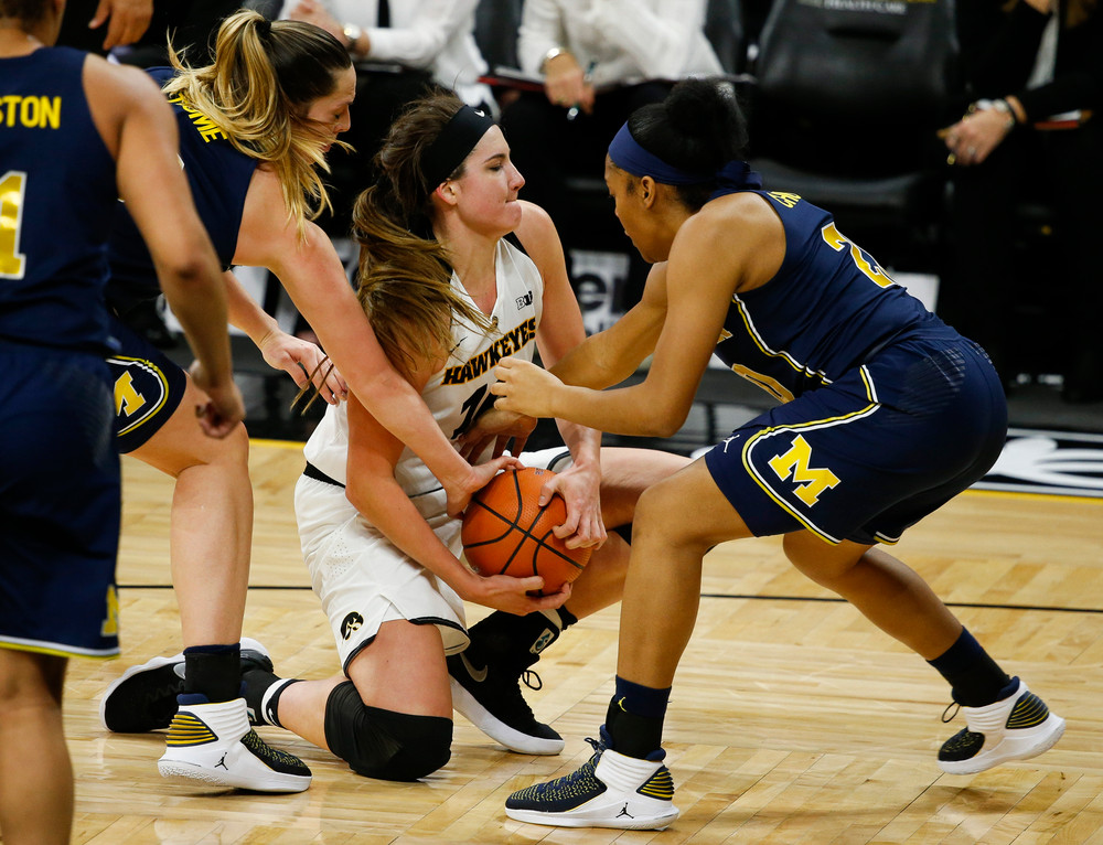 Iowa Hawkeyes forward Megan Gustafson (10)