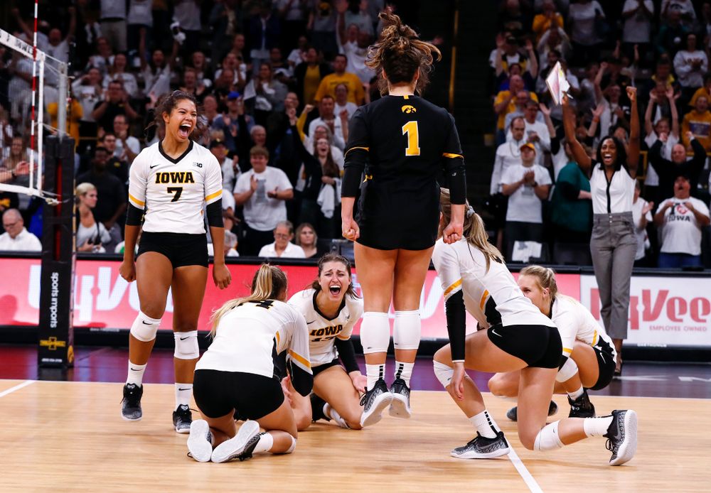 The Iowa Hawkeyes celebrate after defeating the Michigan State Spartans Friday, September 21, 2018 at Carver-Hawkeye Arena. (Brian Ray/hawkeyesports.com)