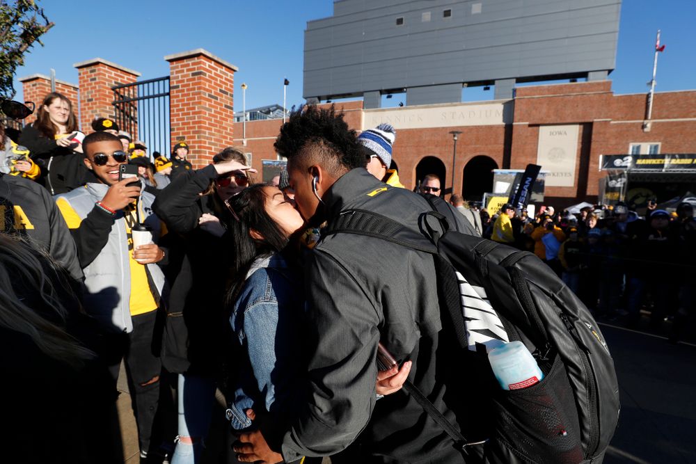 Iowa Hawkeyes running back Ivory Kelly-Martin (21) kisses his girlfriend as he arrives before their game against the Maryland Terrapins Saturday, October 20, 2018 at Kinnick Stadium (Brian Ray/hawkeyesports.com)