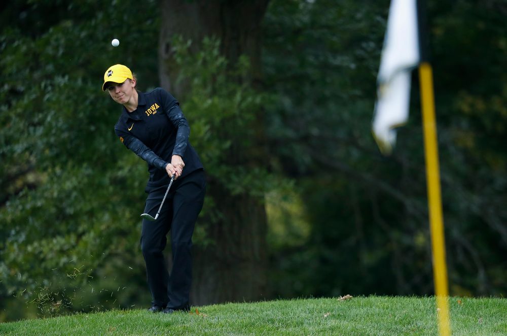 Iowa's Brett Permann pitches onto the green during the final round of the Diane Thomason Invitational at Finkbine Golf Course on September 30, 2018. (Tork Mason/hawkeyesports.com)