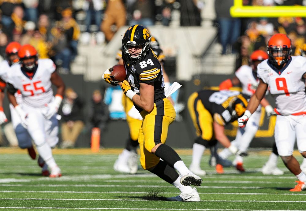 Iowa Hawkeyes tight end Sam LaPorta (84) pulls in a pass during the first quarter of their game at Kinnick Stadium in Iowa City on Saturday, Nov 23, 2019. (Stephen Mally/hawkeyesports.com)