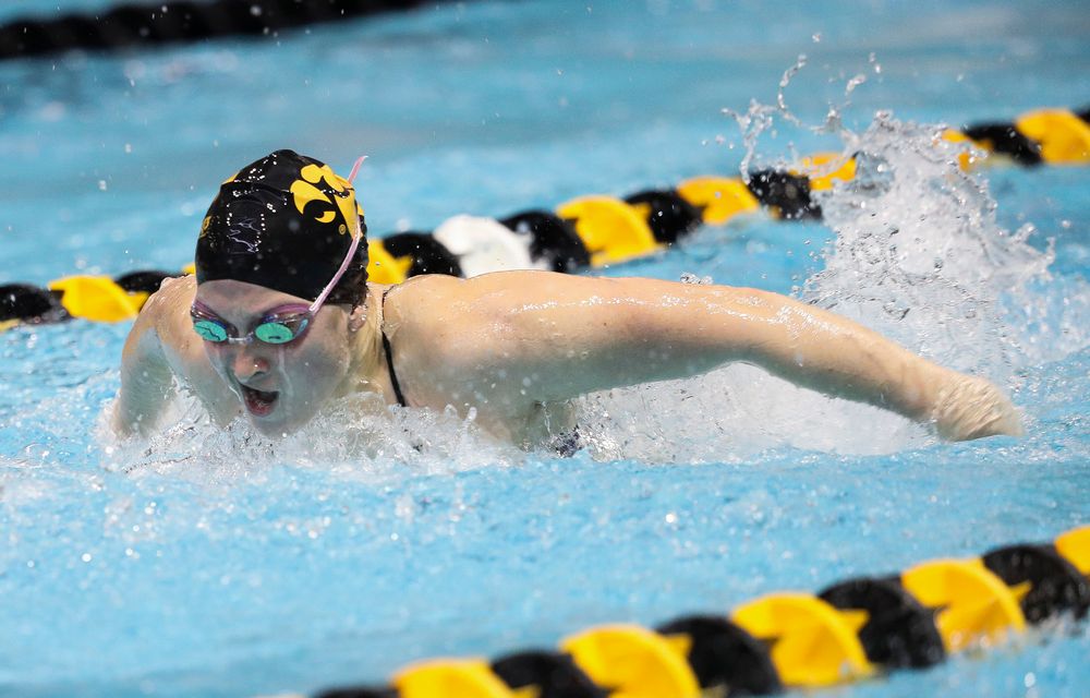 Iowa's Abbey Schneider competes in the 400-yard individual medley during a meet against Michigan and Denver at the Campus Recreation and Wellness Center on November 3, 2018. (Tork Mason/hawkeyesports.com)