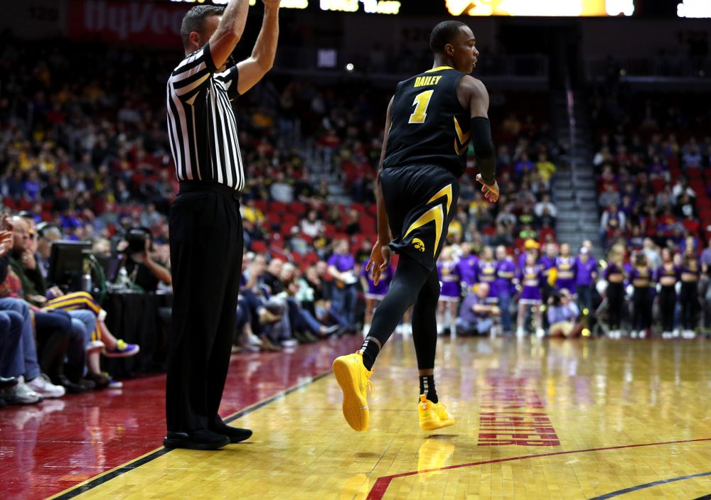 Iowa Hawkeyes guard Maishe Dailey (1) against the Northern Iowa Panthers in the Hy-Vee Classic Saturday, December 15, 2018 at Wells Fargo Arena in Des Moines. (Brian Ray/hawkeyesports.com)