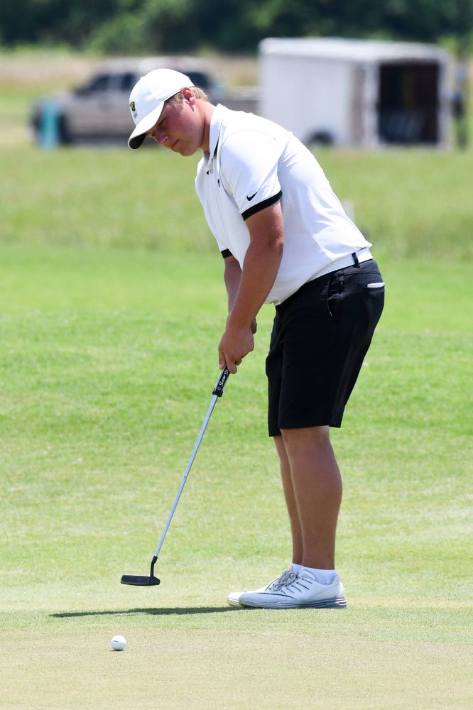 Freshman Alex Schaake competes in the first round of the NCAA Men's Golf Regional. (Photo:SE Sports Media/Sideline Sports).