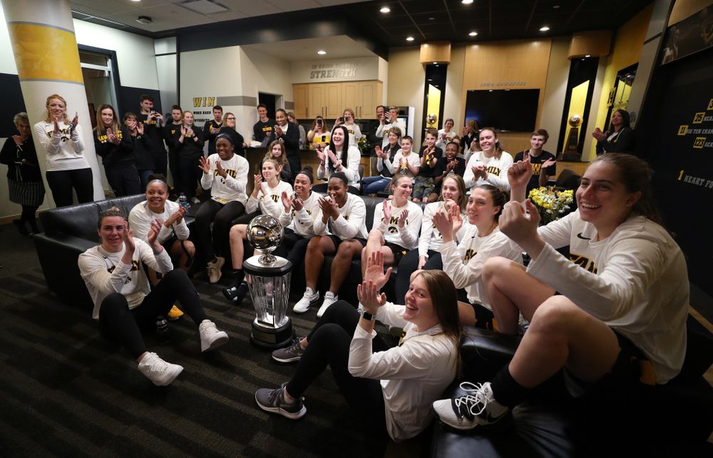 The Iowa Hawkeyes watch the NCAA Women's Basketball Tournament Selection Show in their locker room Monday, March 18, 2019 at Carver-Hawkeye Arena. (Brian Ray/hawkeyesports.com)