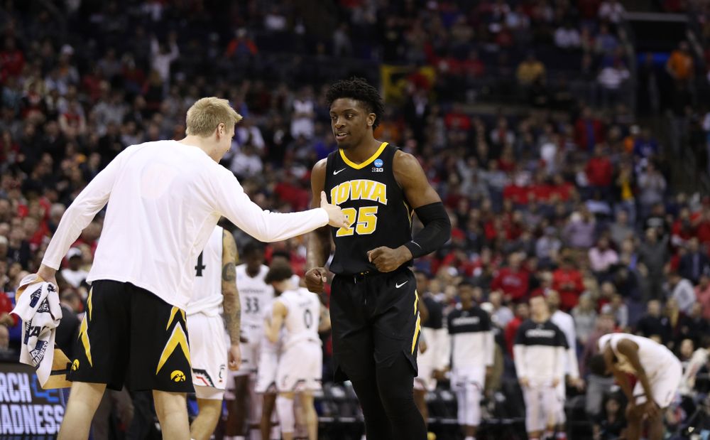 Iowa Hawkeyes forward Tyler Cook (25) and forward Michael Baer (0) against the Cincinnati Bearcats in the first round of the 2019 NCAA Men's Basketball Tournament Friday, March 22, 2019 at Nationwide Arena in Columbus, Ohio. (Brian Ray/hawkeyesports.com)