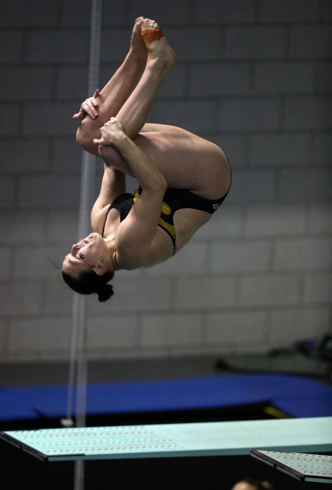 Iowa's Jacintha Thomas competes on the 3-meter springboard against the Iowa State Cyclones in the Iowa Corn Cy-Hawk Series Friday, December 7, 2018 at at the Campus Recreation and Wellness Center. (Brian Ray/hawkeyesports.com)