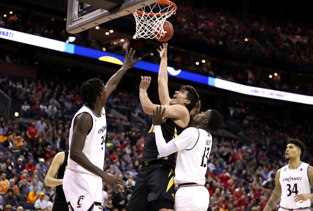 Iowa Hawkeyes forward Luka Garza (55) against the Cincinnati Bearcats in the first round of the 2019 NCAA Men's Basketball Tournament Friday, March 22, 2019 at Nationwide Arena in Columbus, Ohio. (Brian Ray/hawkeyesports.com)