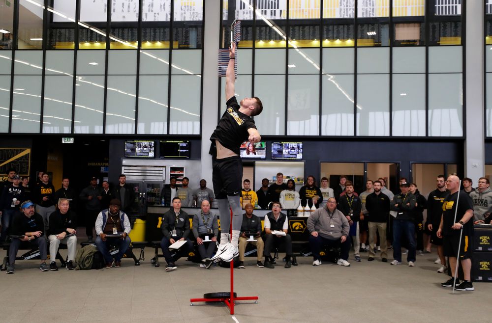 Iowa Hawkeyes wide receiver Matt VandeBerg (89) during the team's annual pro day Monday, March 26, 2018 at the Hansen Football Performance Center. (Brian Ray/hawkeyesports.com)