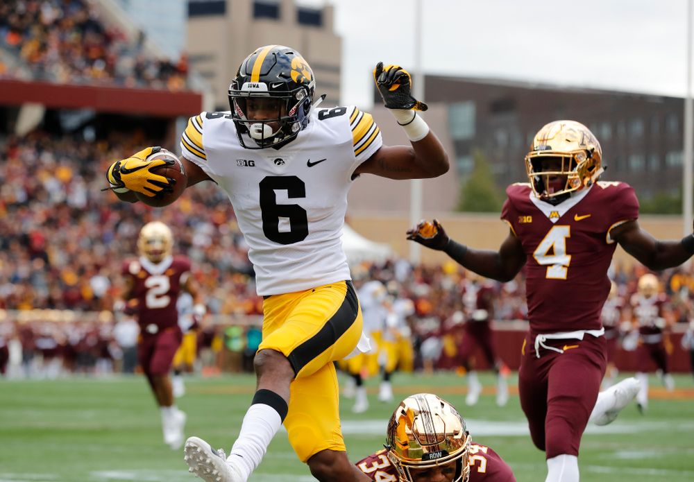 Iowa Hawkeyes wide receiver Ihmir Smith-Marsette (6) scores against the Minnesota Golden Gophers Saturday, October 6, 2018 at TCF Bank Stadium. (Brian Ray/hawkeyesports.com)