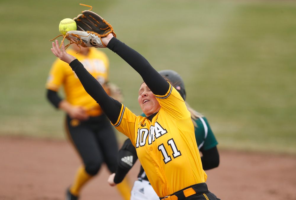Iowa Hawkeyes starting pitcher/relief pitcher Mallory Kilian (11) against UW Green Bay Tuesday, March 27, 2018 at Bob Pearl Field. (Brian Ray/hawkeyesports.com)
