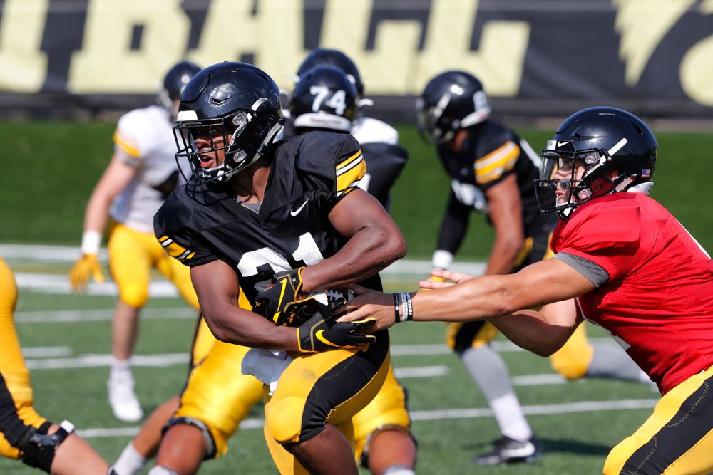 Iowa Hawkeyes running back Ivory Kelly-Martin (21) and quarterback Nathan Stanley (4) during camp practice No. 17 Wednesday, August 22, 2018 at the Kenyon Football Practice Facility. (Brian Ray/hawkeyesports.com)