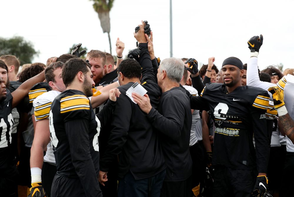 Former Hawkeye Football player Quinn Early breaks it down with the team following Holiday Bowl Practice No. 3  Tuesday, December 24, 2019 at San Diego Mesa College. (Brian Ray/hawkeyesports.com)