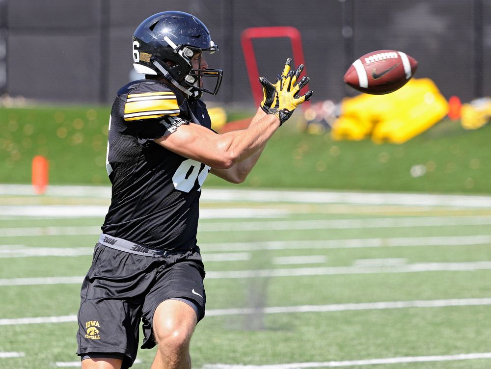 Iowa Hawkeyes tight end Tommy Kujawa (86) pulls in a pass during Fall Camp Practice No. 7 at the Hansen Football Performance Center in Iowa City on Friday, Aug 9, 2019. (Stephen Mally/hawkeyesports.com)