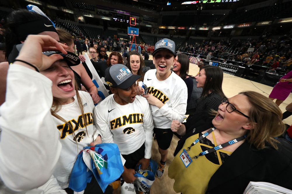 The Iowa Hawkeyes celebrate their victory over the Maryland Terrapins in the Big Ten Championship Game Sunday, March 10, 2019 at Bankers Life Fieldhouse in Indianapolis, Ind. (Brian Ray/hawkeyesports.com)