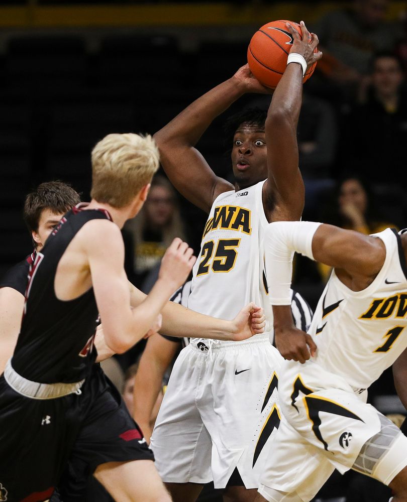 Iowa Hawkeyes forward Tyler Cook (25) looks to make an outlet pass during a game against Guilford College at Carver-Hawkeye Arena on November 4, 2018. (Tork Mason/hawkeyesports.com)
