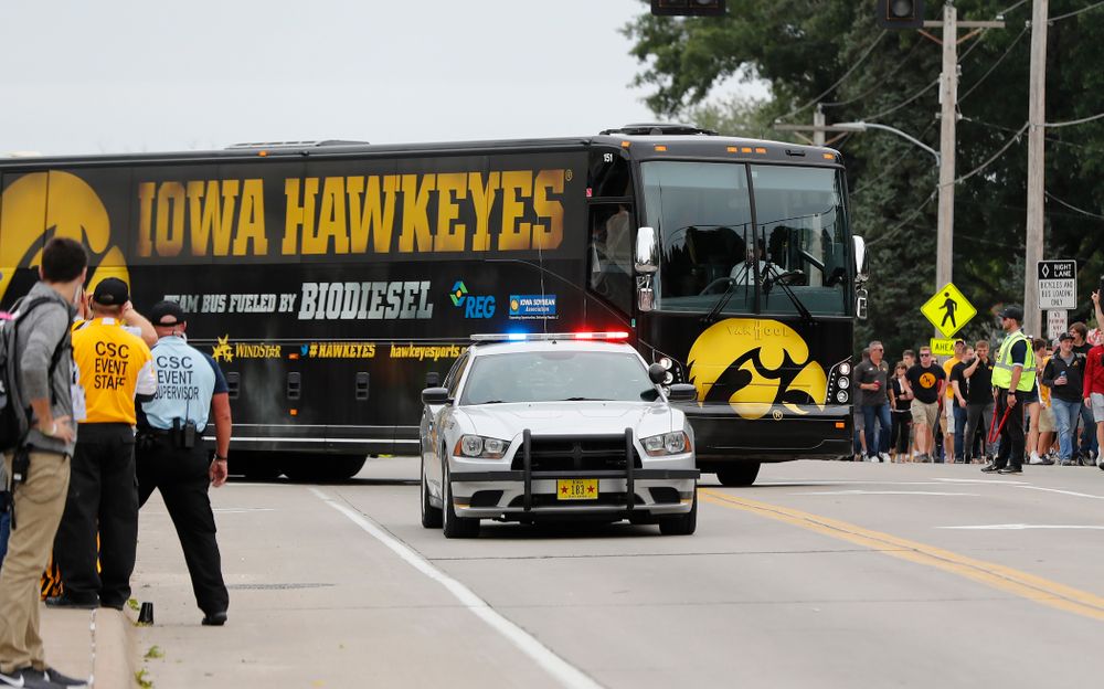The Iowa Hawkeyes arrive for their game against the Iowa State Cyclones Saturday, September 8, 2018 at Kinnick Stadium. (Brian Ray/hawkeyesports.com)