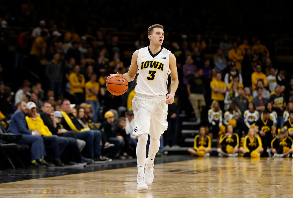 Iowa Hawkeyes guard Jordan Bohannon (3) 