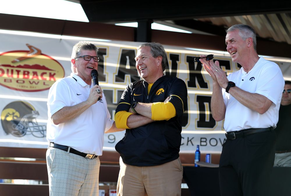 Voice of the Hawkeyes Gary Dolphin speaks with University of Iowa President Bruce Harreld and Henry B. and Patricia B. Tippie Director of Athletics Chair Gary Barta during the Hawkeye Huddle Monday, December 31, 2018 at Sparkman Wharf in Tampa, FL. (Brian Ray/hawkeyesports.com)