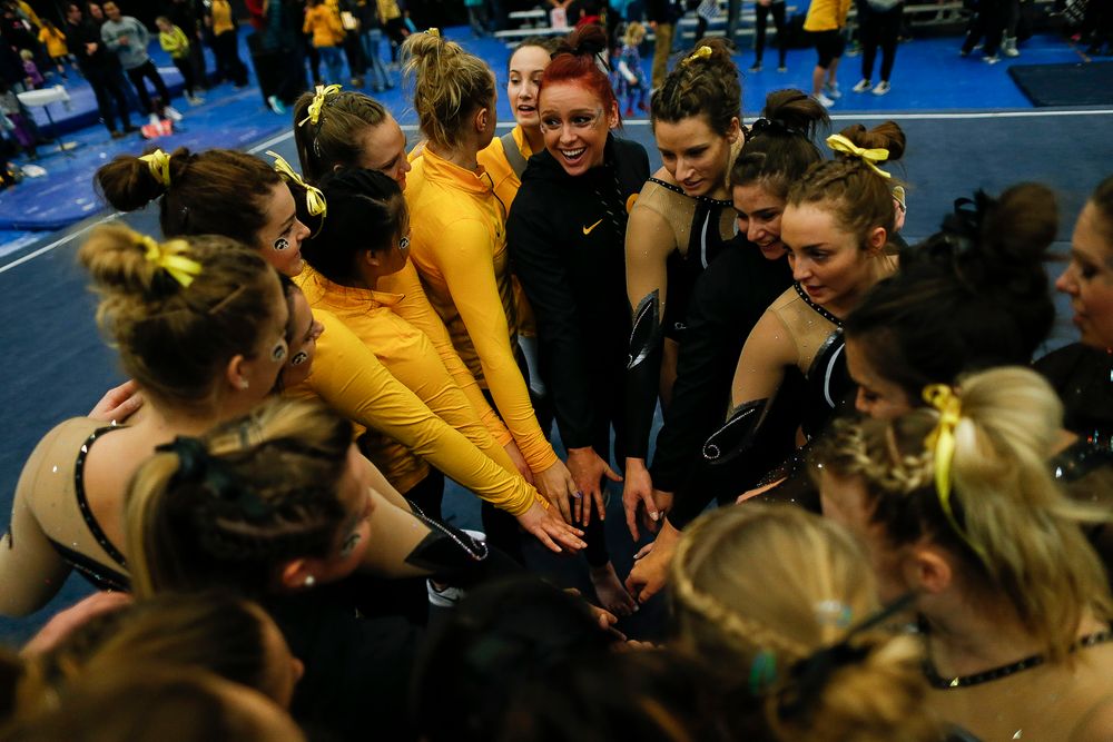 Iowa gymnasts huddle up after the Black and Gold Intrasquad meet at the Field House on 12/2/17. (Tork Mason/hawkeyesports.com)