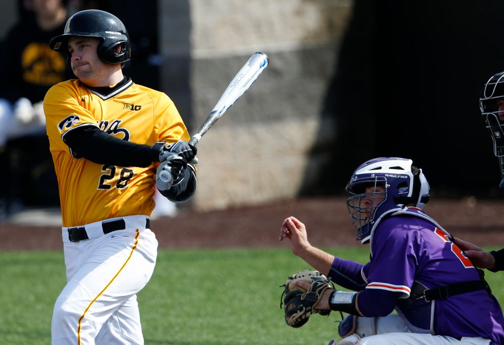 Iowa Hawkeyes outfielder Chris Whelan (28) swings at a pitch during a game against Evansville at Duane Banks Field on March 18, 2018. (Tork Mason/hawkeyesports.com)