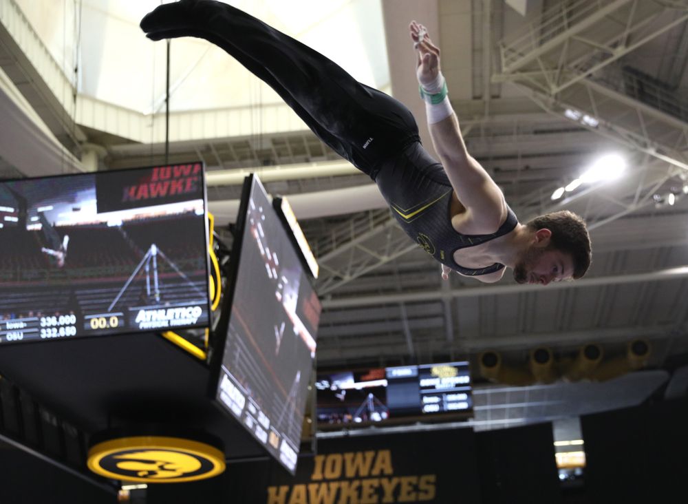 Iowa's Rogelio Vazquez competes on the high bar against the Ohio State Buckeyes Saturday, March 16, 2019 at Carver-Hawkeye Arena.  (Brian Ray/hawkeyesports.com)