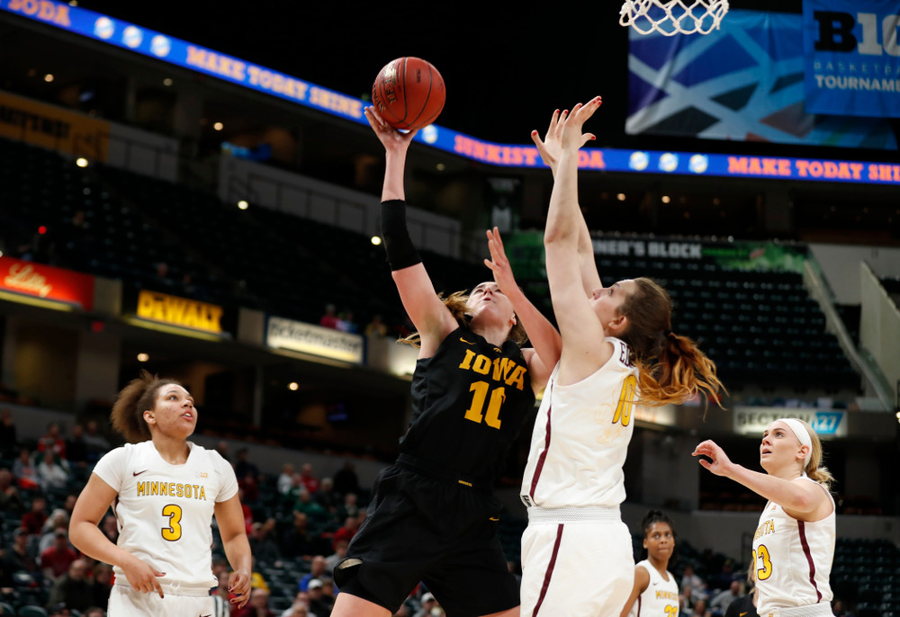 Iowa Hawkeyes forward Megan Gustafson (10) 