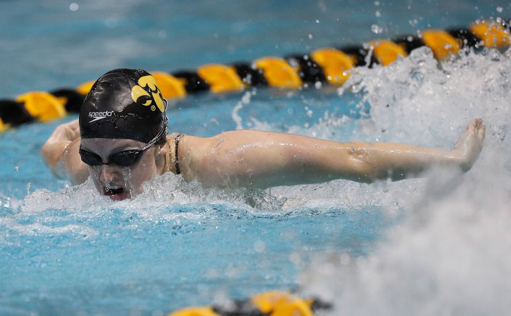 Iowa's Amy Lenderink competes in the 400-yard medley relay during a meet against Michigan and Denver at the Campus Recreation and Wellness Center on November 3, 2018. (Tork Mason/hawkeyesports.com)