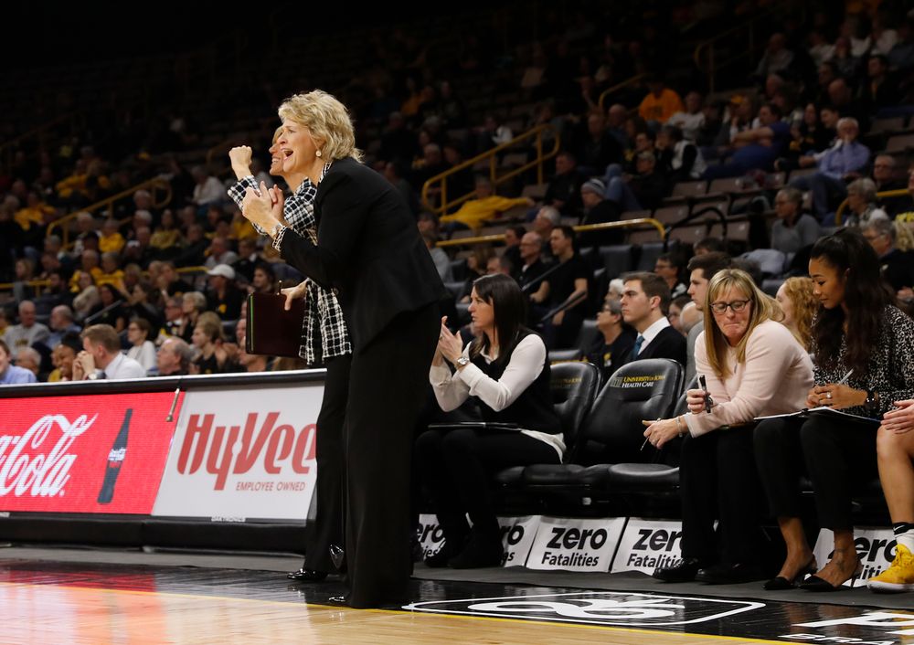 Head coach Lisa Bluder 