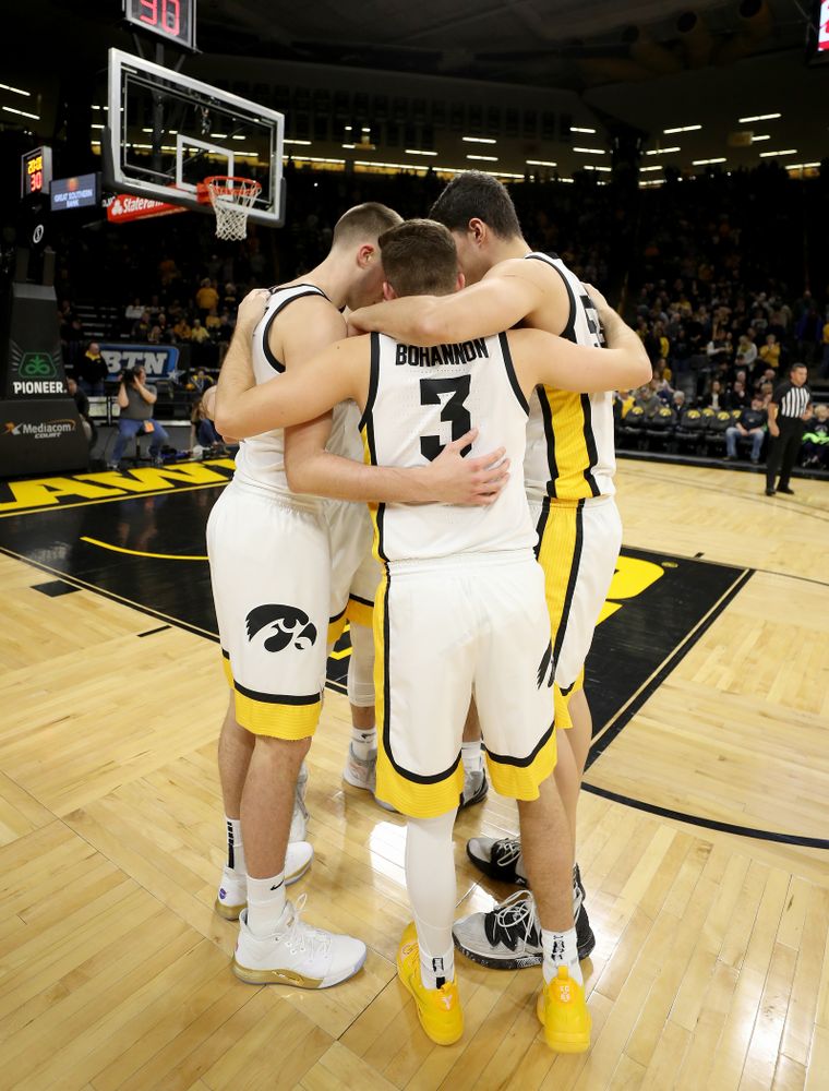 The Iowa Hawkeyes gather before their game against the Minnesota Golden Gophers Monday, December 9, 2019 at Carver-Hawkeye Arena. (Brian Ray/hawkeyesports.com)
