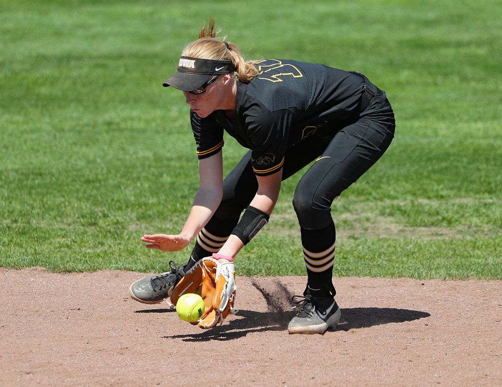 Iowa shortstop Ashley Hamilton (18) fields a ground ball during the third inning of their game against Ohio State at Pearl Field in Iowa City on Saturday, May. 4, 2019. (Stephen Mally/hawkeyesports.com)