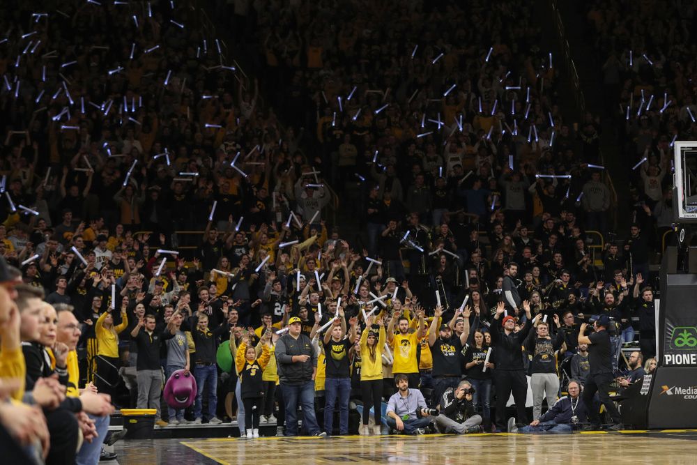 Fans cheer for the Iowa Hawkeyes against the Michigan State Spartans Thursday, January 24, 2019 at Carver-Hawkeye Arena. (Brian Ray/hawkeyesports.com)