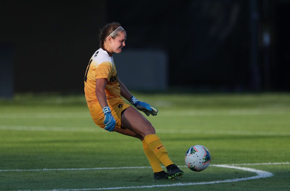 Iowa Hawkeyes goalkeeper Claire Graves (1) against Western Michigan Thursday, August 22, 2019 at the Iowa Soccer Complex. (Brian Ray/hawkeyesports.com)