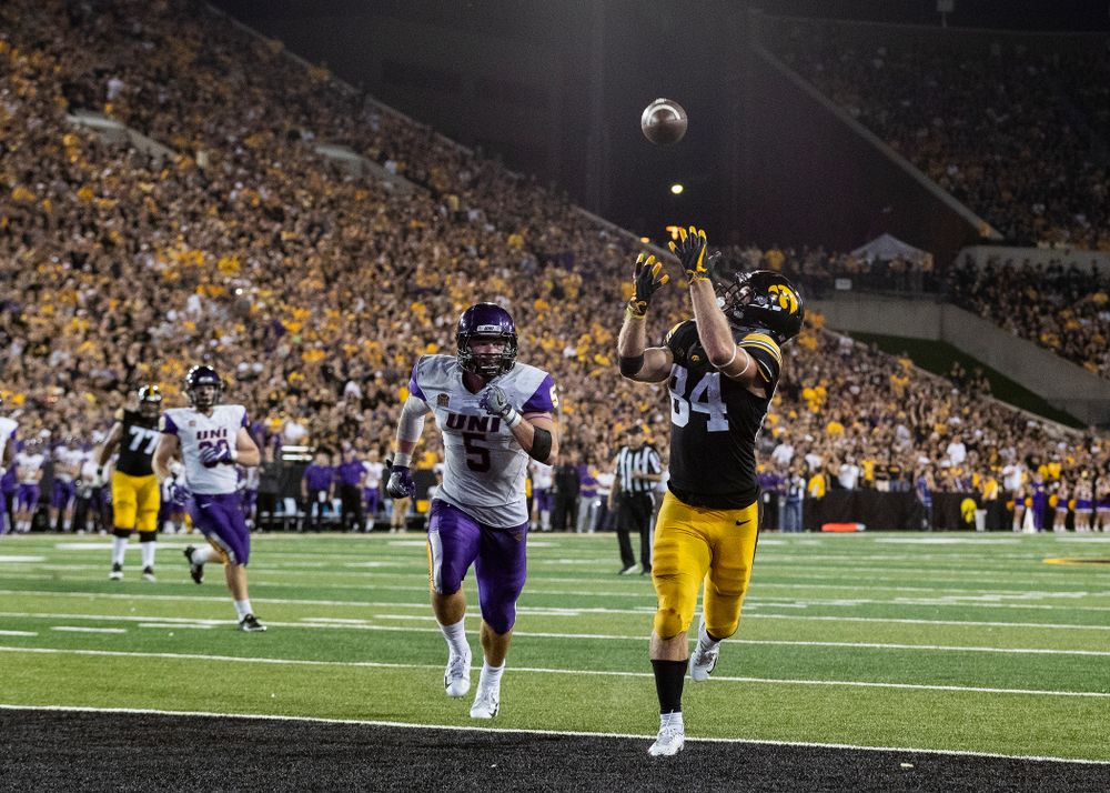 Iowa Hawkeyes wide receiver Nick Easley (84) pulls down a pass for a touchdown against the Northern Iowa Panthers Saturday, September 15, 2018 at Kinnick Stadium. (Brian Ray/hawkeyesports.com)