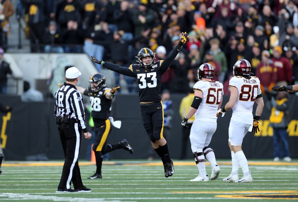 Iowa Hawkeyes defensive back Riley Moss (33) reacts to a missed field goal against the Minnesota Golden Gophers Saturday, November 16, 2019 at Kinnick Stadium. (Brian Ray/hawkeyesports.com)