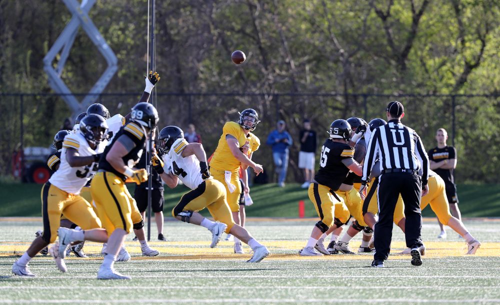 Iowa Hawkeyes quarterback Nate Stanley (4) throws a pass during the teamÕs final spring practice Friday, April 26, 2019 at the Kenyon Football Practice Facility. (Brian Ray/hawkeyesports.com)