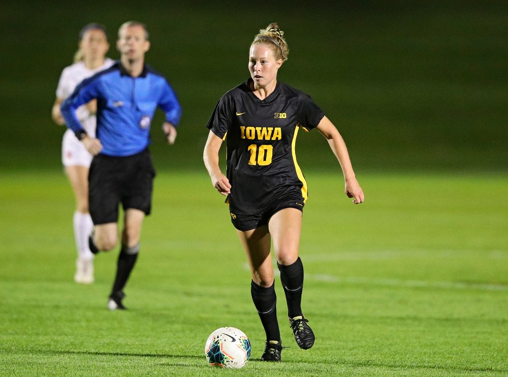 Iowa midfielder/defender Natalie Winters (10) looks down field as she moves with the ball during the first half of their match against Illinois at the Iowa Soccer Complex in Iowa City on Thursday, Sep 26, 2019. (Stephen Mally/hawkeyesports.com)