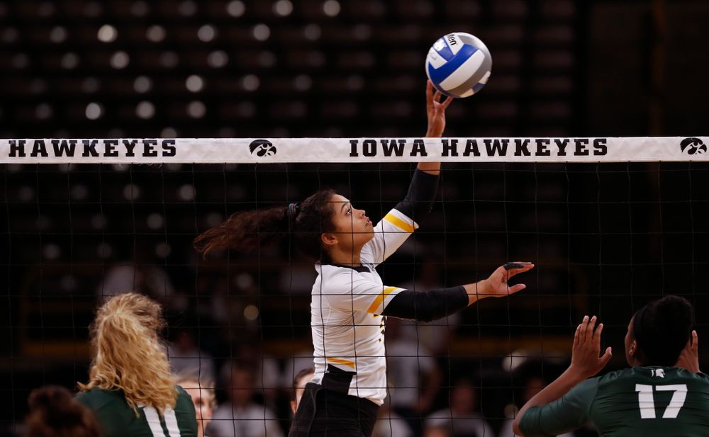 Iowa Hawkeyes setter Gabrielle Orr (7) against the Michigan State Spartans Friday, September 21, 2018 at Carver-Hawkeye Arena. (Brian Ray/hawkeyesports.com)
