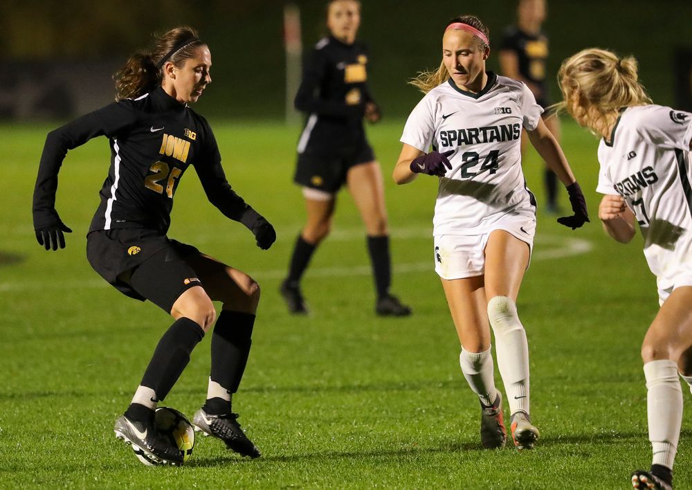 Iowa Hawkeyes midfielder Josie Durr (25) dribbles the ball during a game against Michigan State at the Iowa Soccer Complex on October 12, 2018. (Tork Mason/hawkeyesports.com)