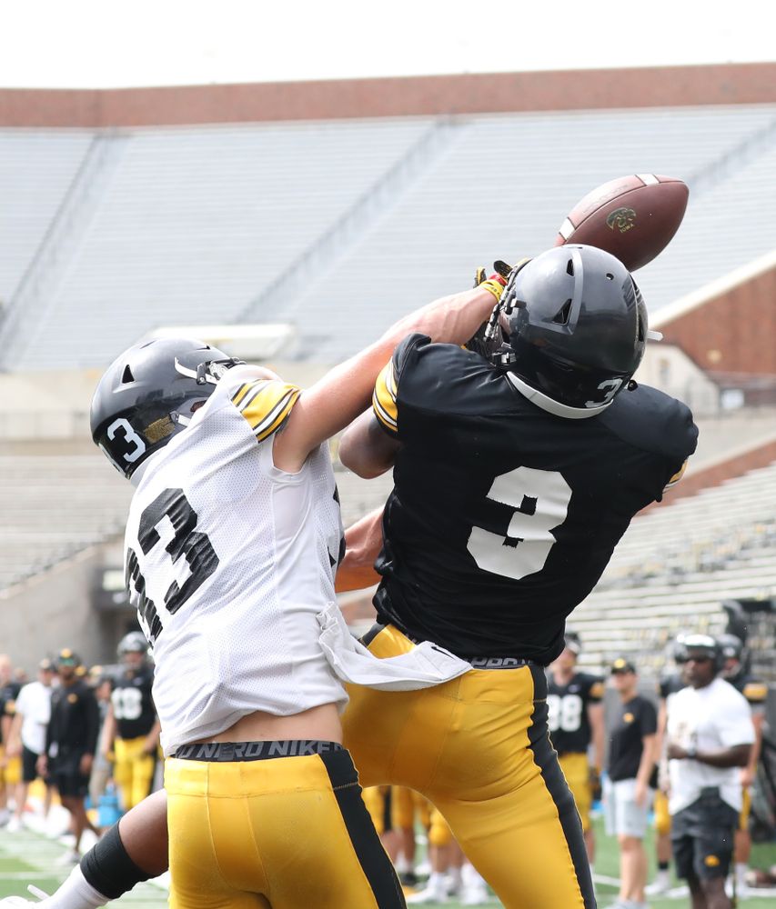 DB Riley Moss (33) breaks up a pass intended for WR Tyrone Tracy (3)