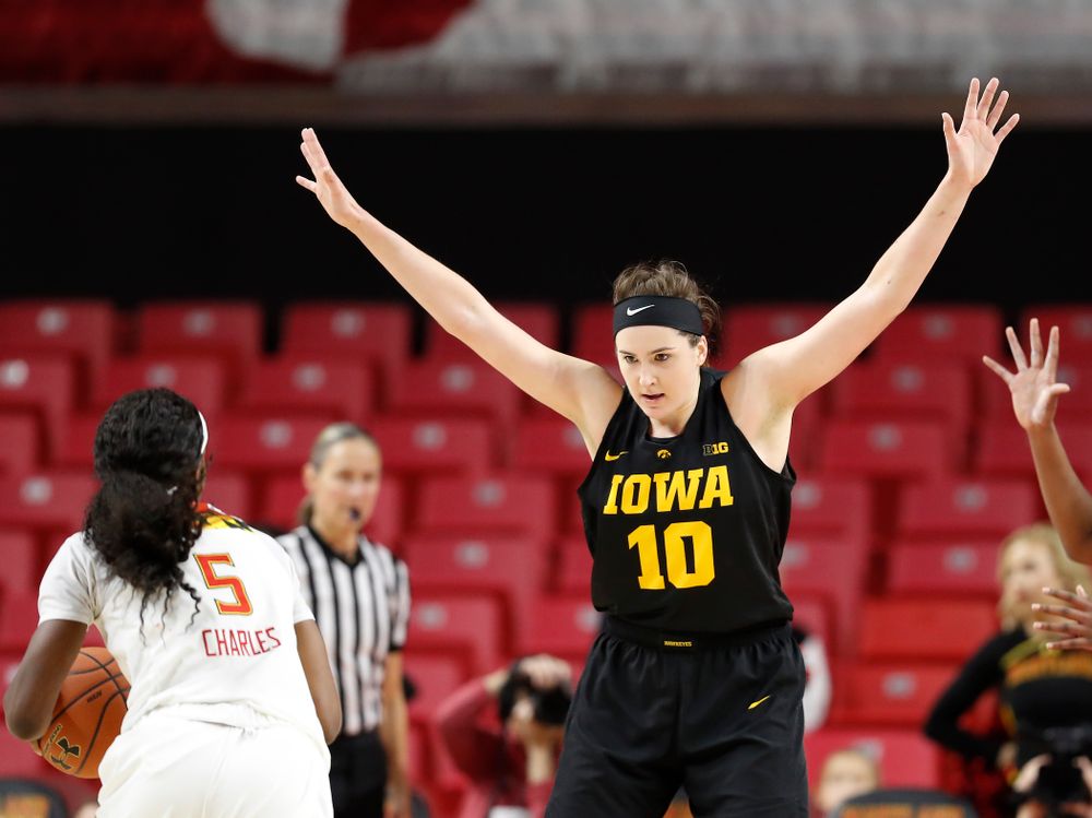 Iowa Hawkeyes forward Megan Gustafson (10) 