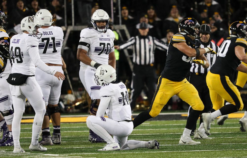 Iowa Hawkeyes defensive end Anthony Nelson (98) reacts after a field goal attempt went wide during a game against Northwestern at Kinnick Stadium on November 10, 2018. (Tork Mason/hawkeyesports.com)