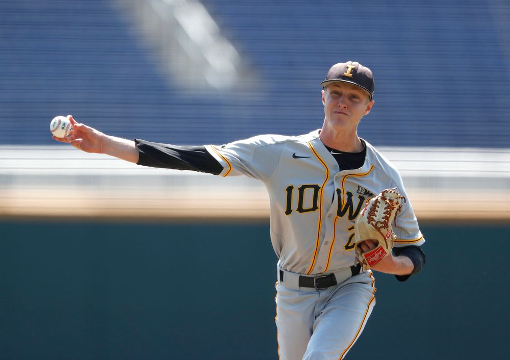 Iowa Hawkeyes pitcher Zach Daniels (2) against the Michigan Wolverines in the first round of the Big Ten Baseball Tournament  Wednesday, May 23, 2018 at TD Ameritrade Park in Omaha, Neb. (Brian Ray/hawkeyesports.com) 